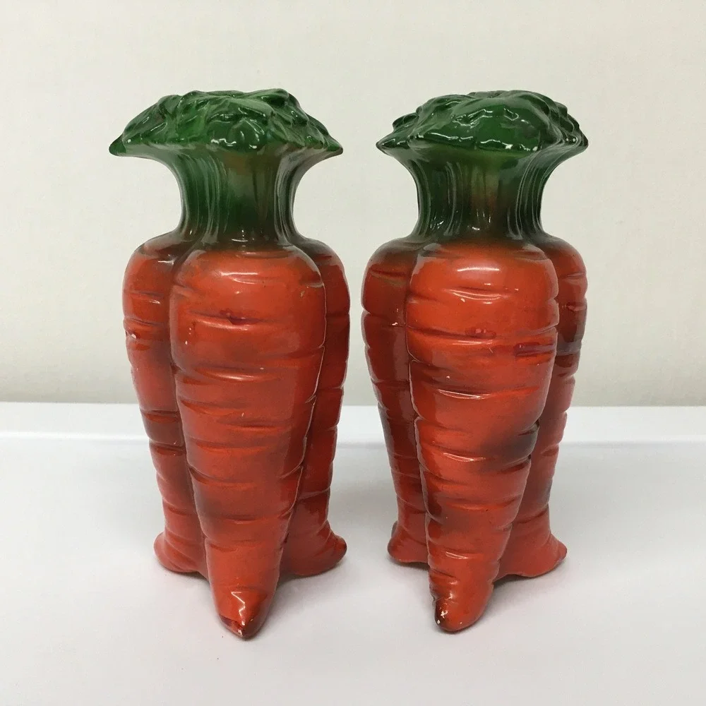 Vintage Bunch of Carrots Ceramic Salt and‎ Pepper Shakers Japan Kitschy 6
